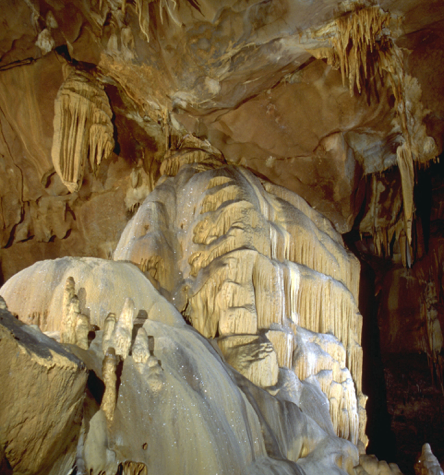 Grottes d'Isturitz et Oxocelhaya, Pyrénées Atlantiques (64).-2